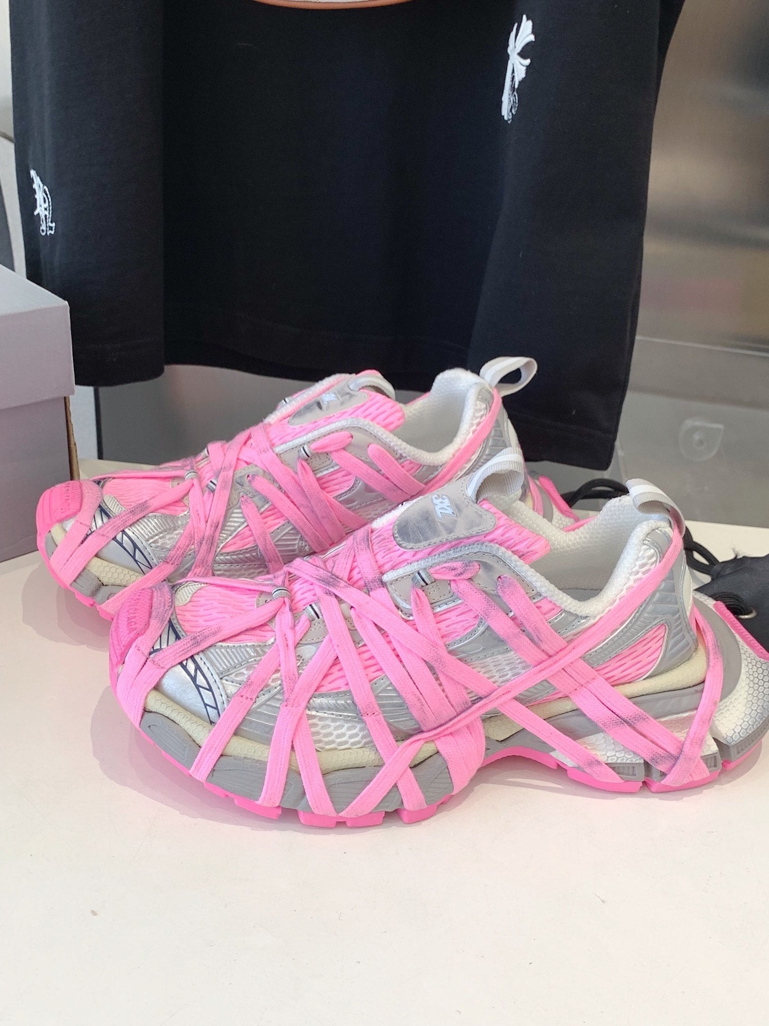 B-Sneakers