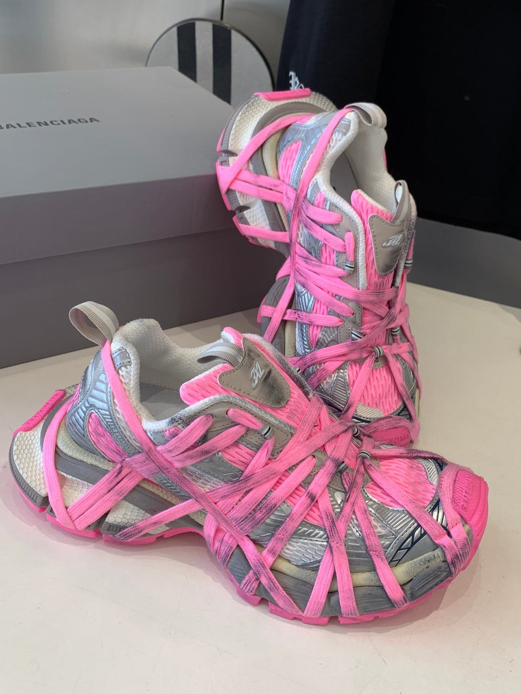 B-Sneakers