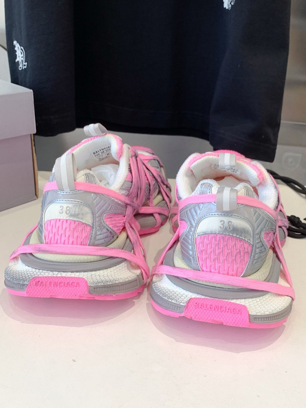 B-Sneakers