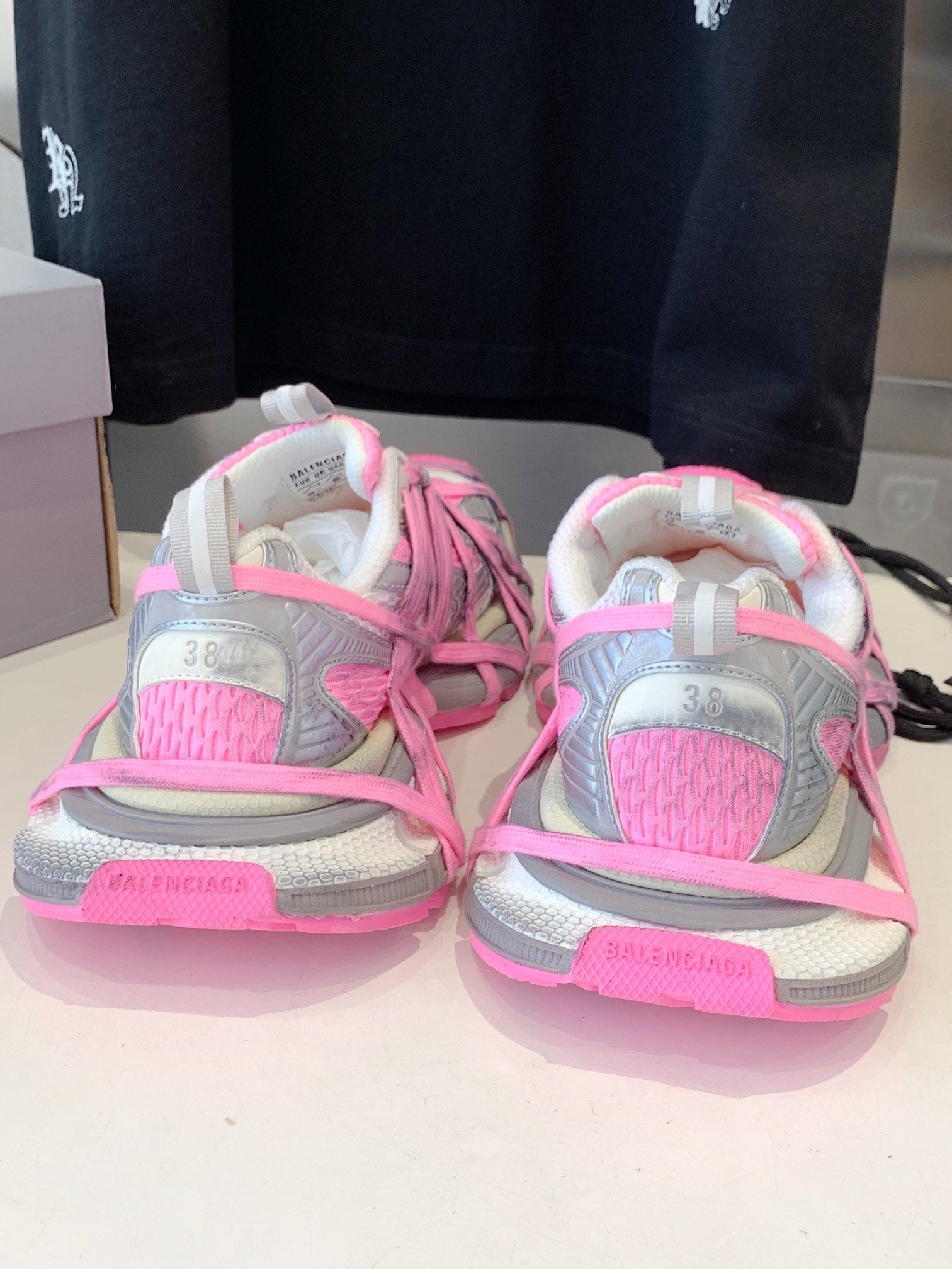 B-Sneakers