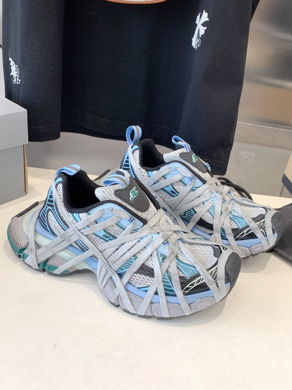B-Sneakers