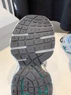 B-Sneakers