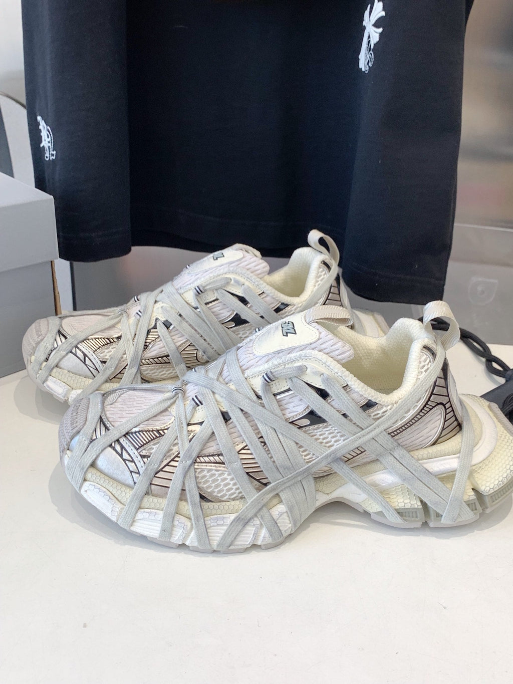 B-Sneakers