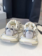 B-Sneakers