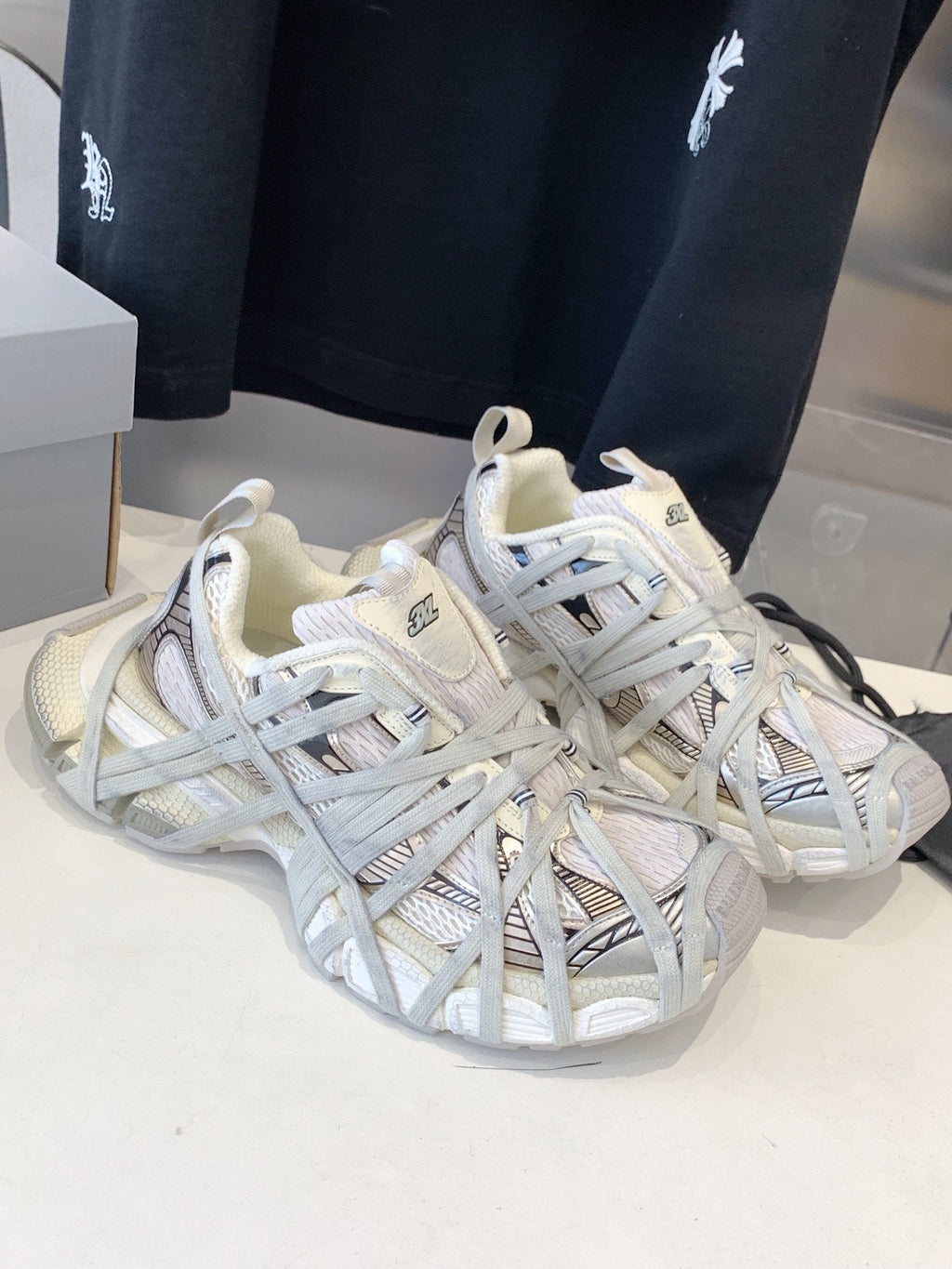 B-Sneakers