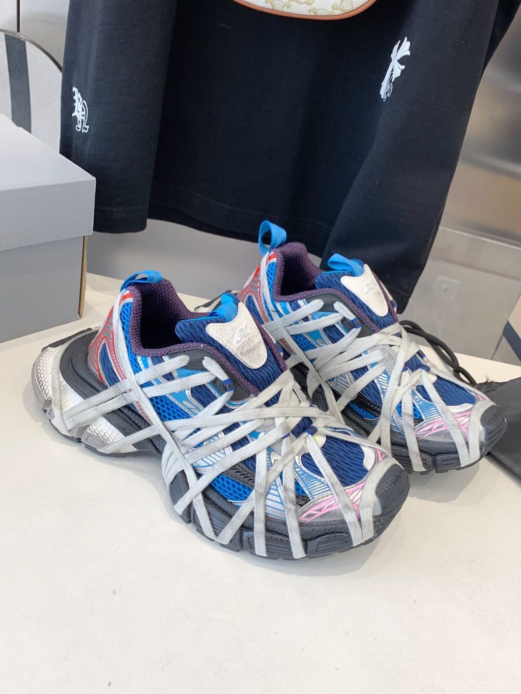 B-Sneakers