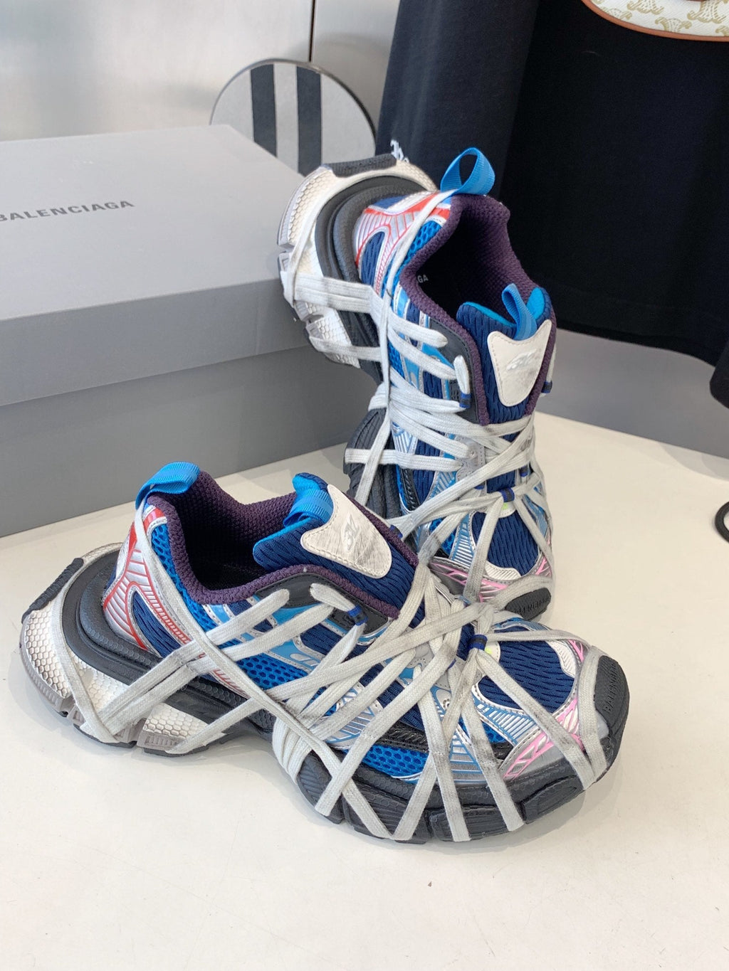 B-Sneakers