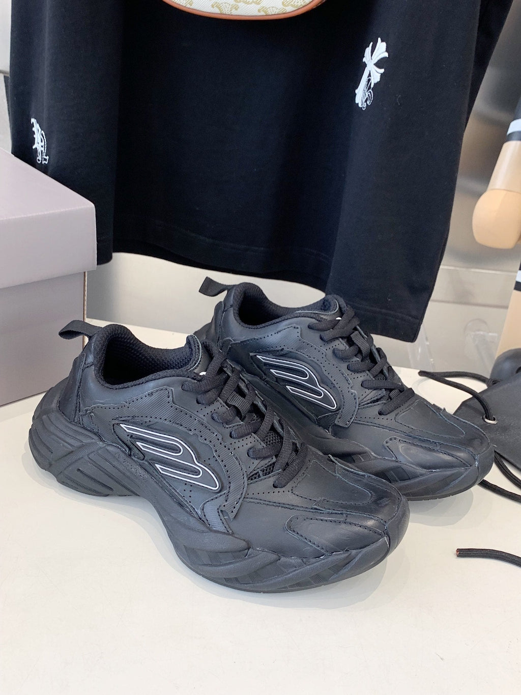 B-Sneakers