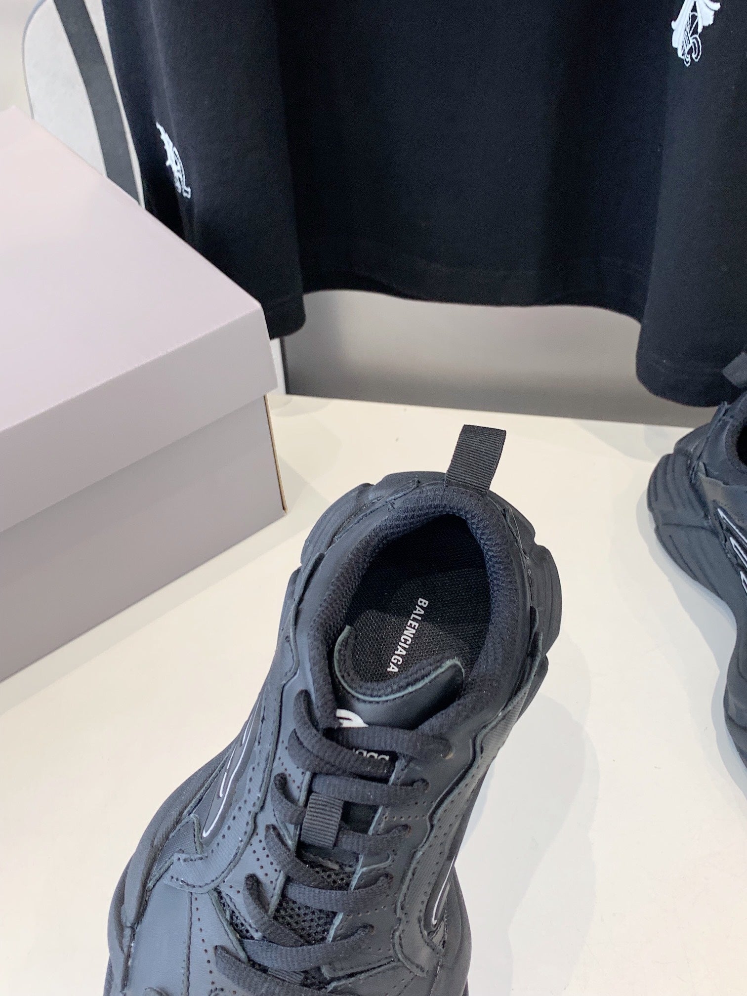 B-Sneakers