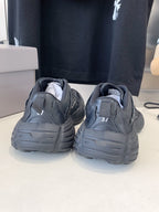 B-Sneakers