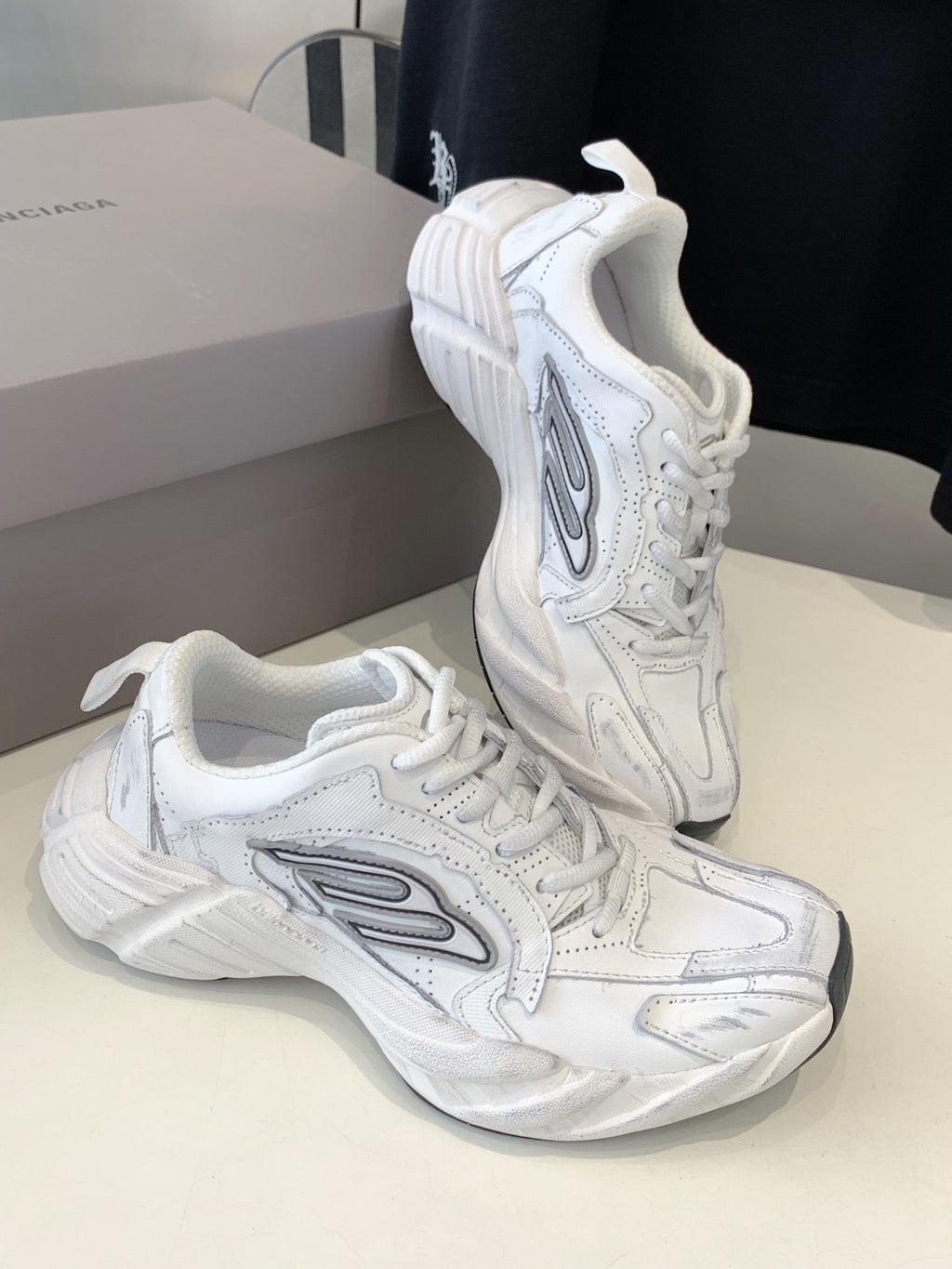 B-Sneakers
