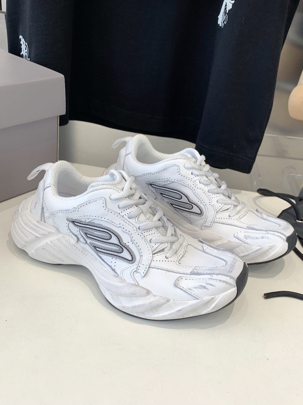 B-Sneakers