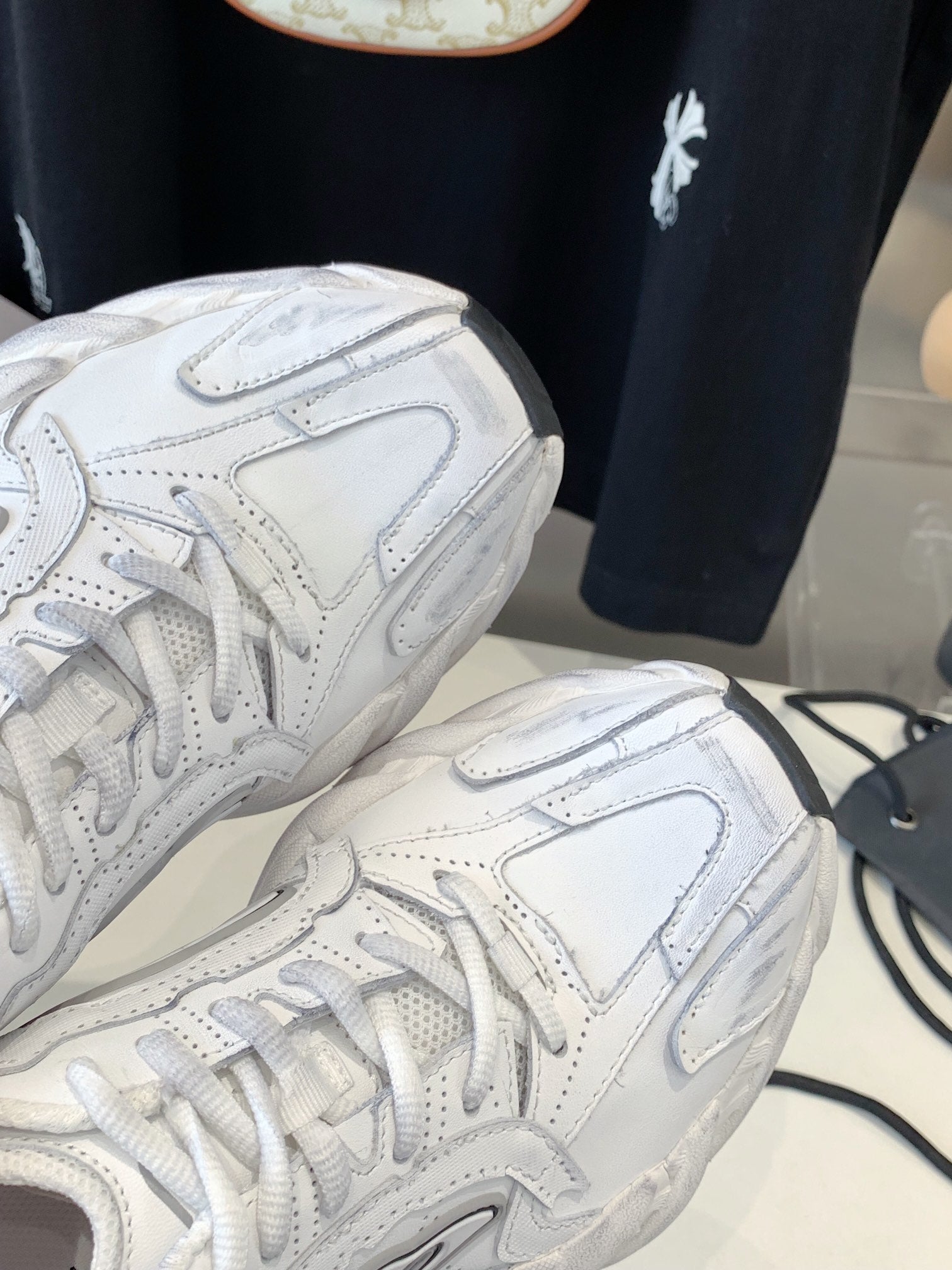 B-Sneakers