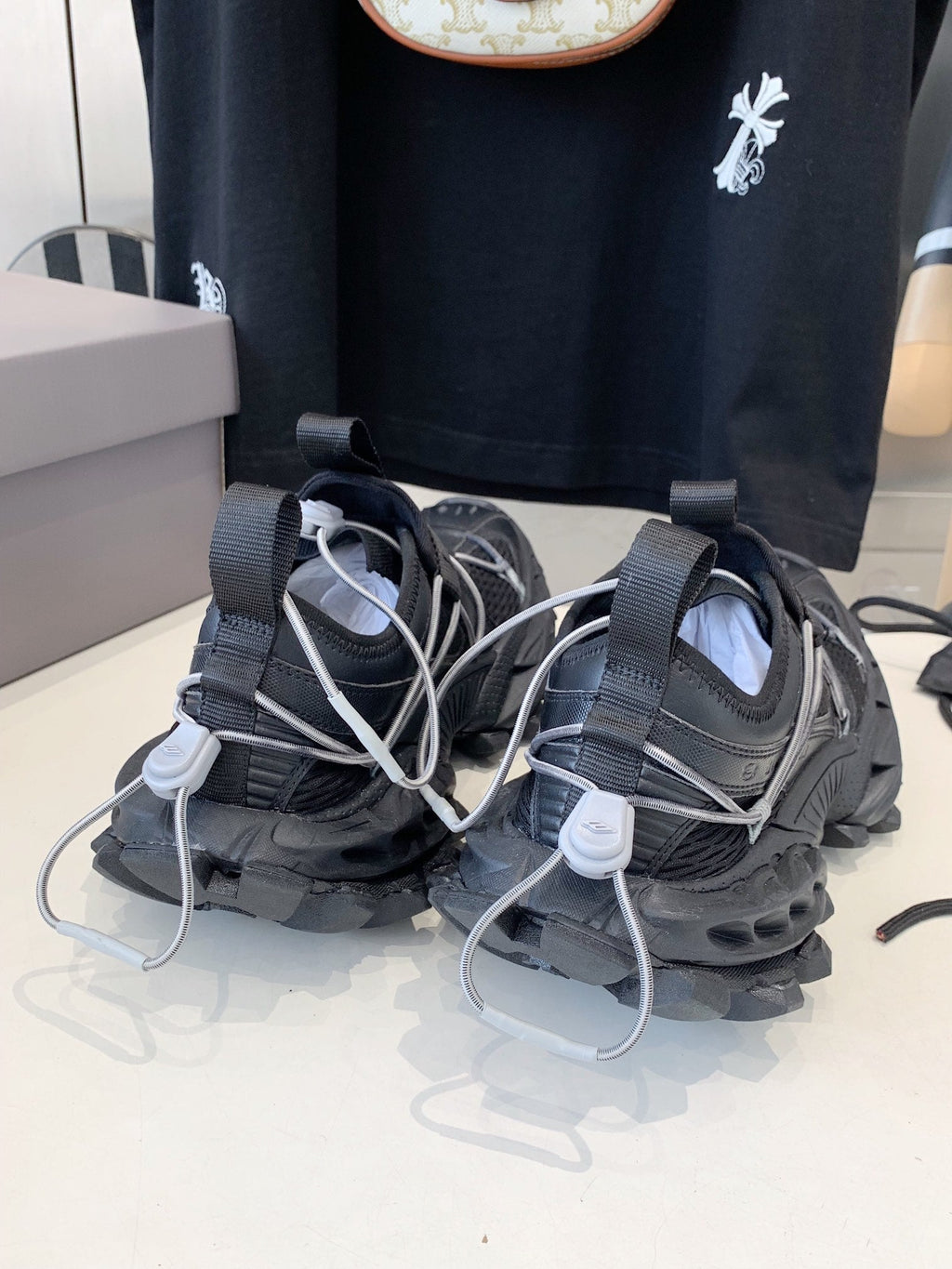 B-Sneakers
