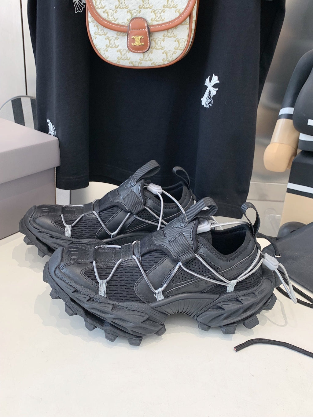 B-Sneakers