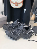 B-Sneakers