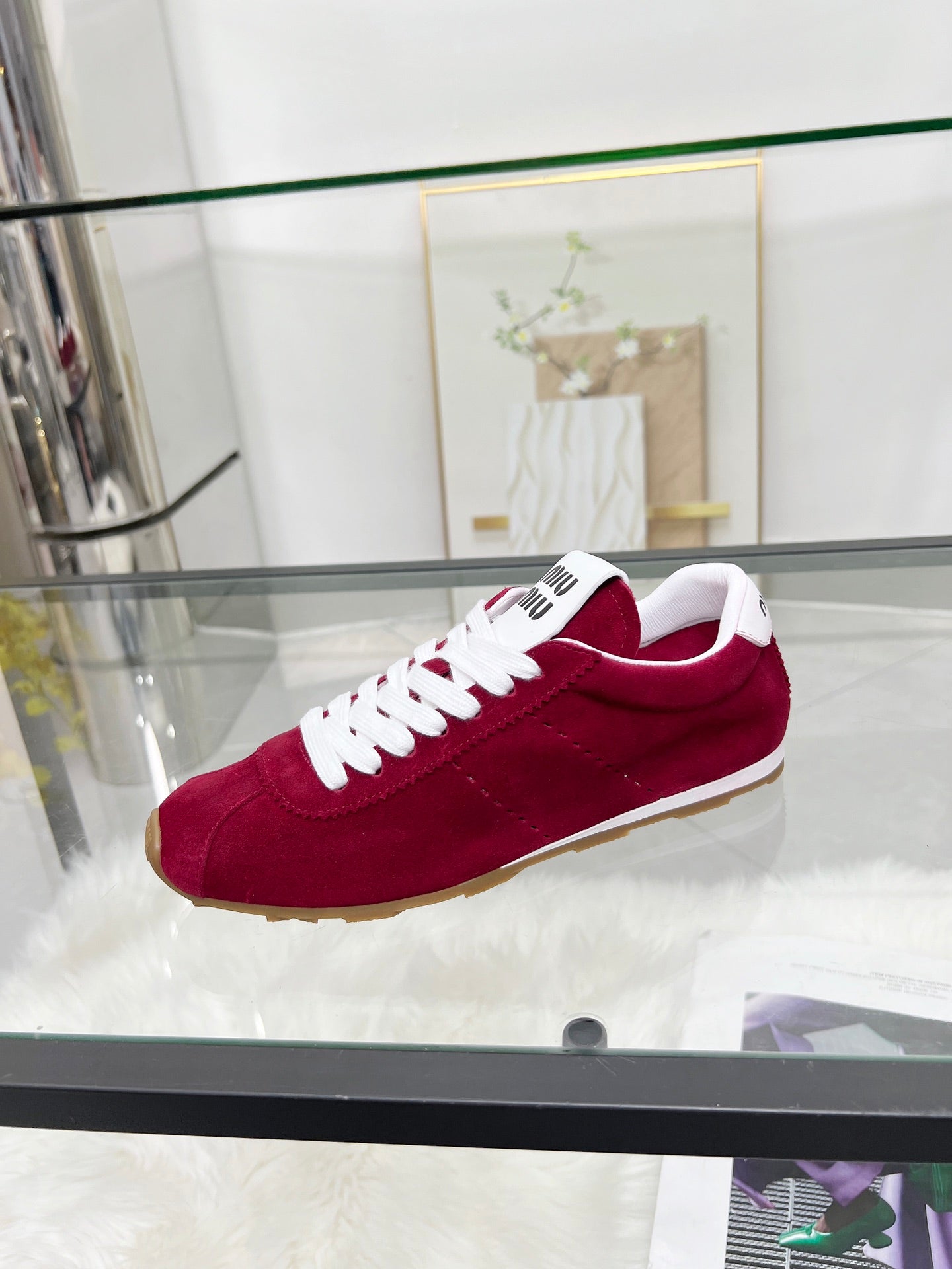 M-Sneakers