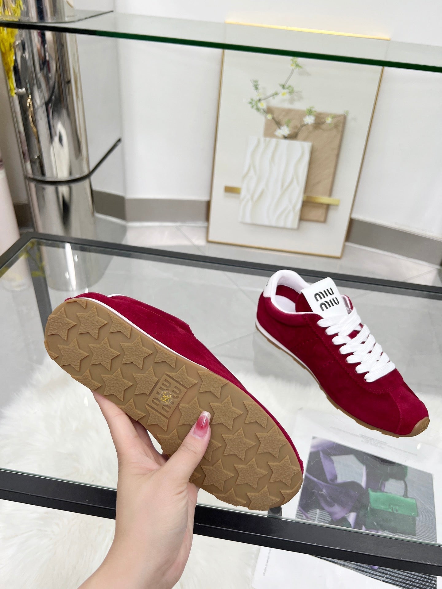 M-Sneakers