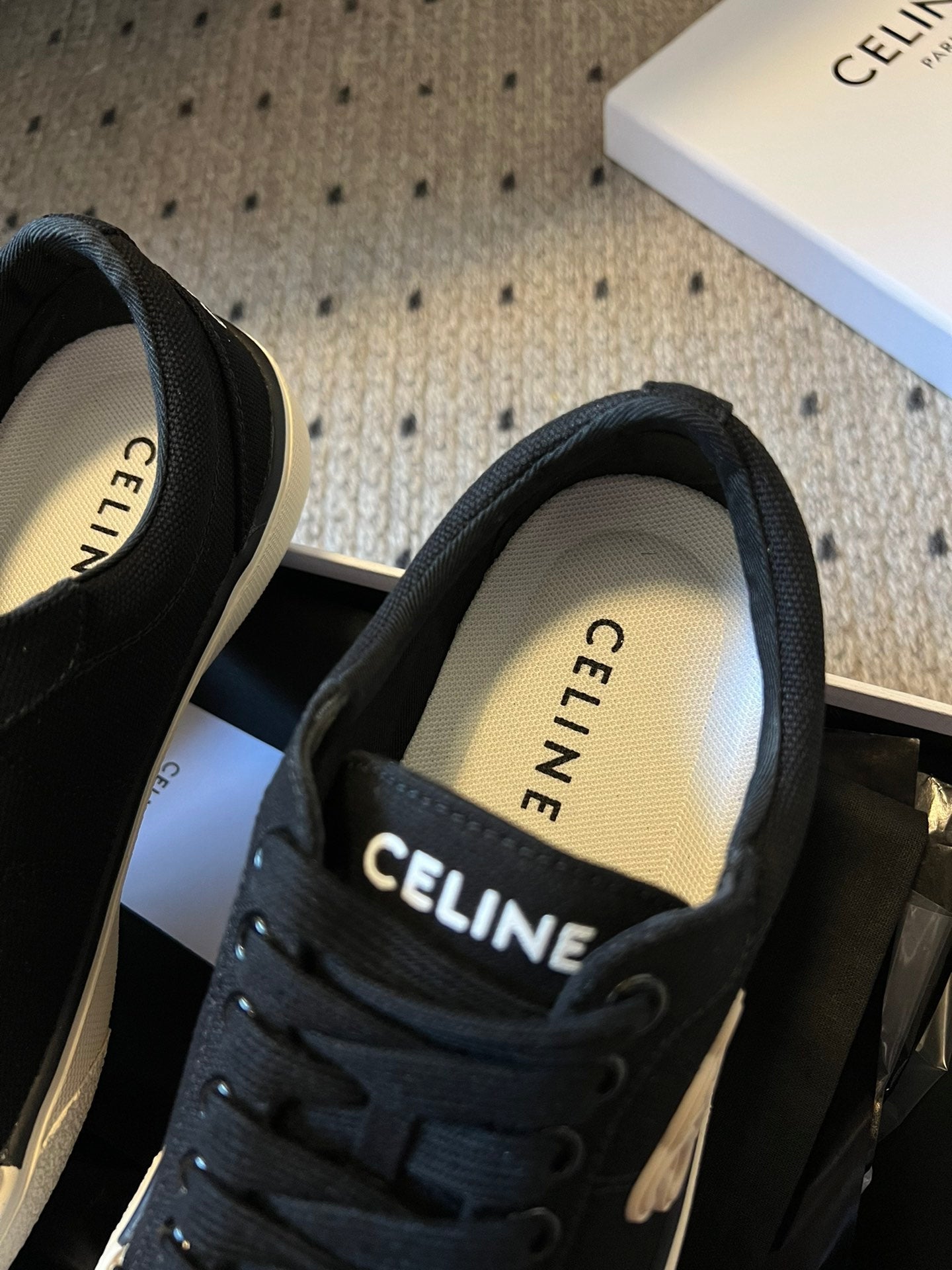 S-Sneakers