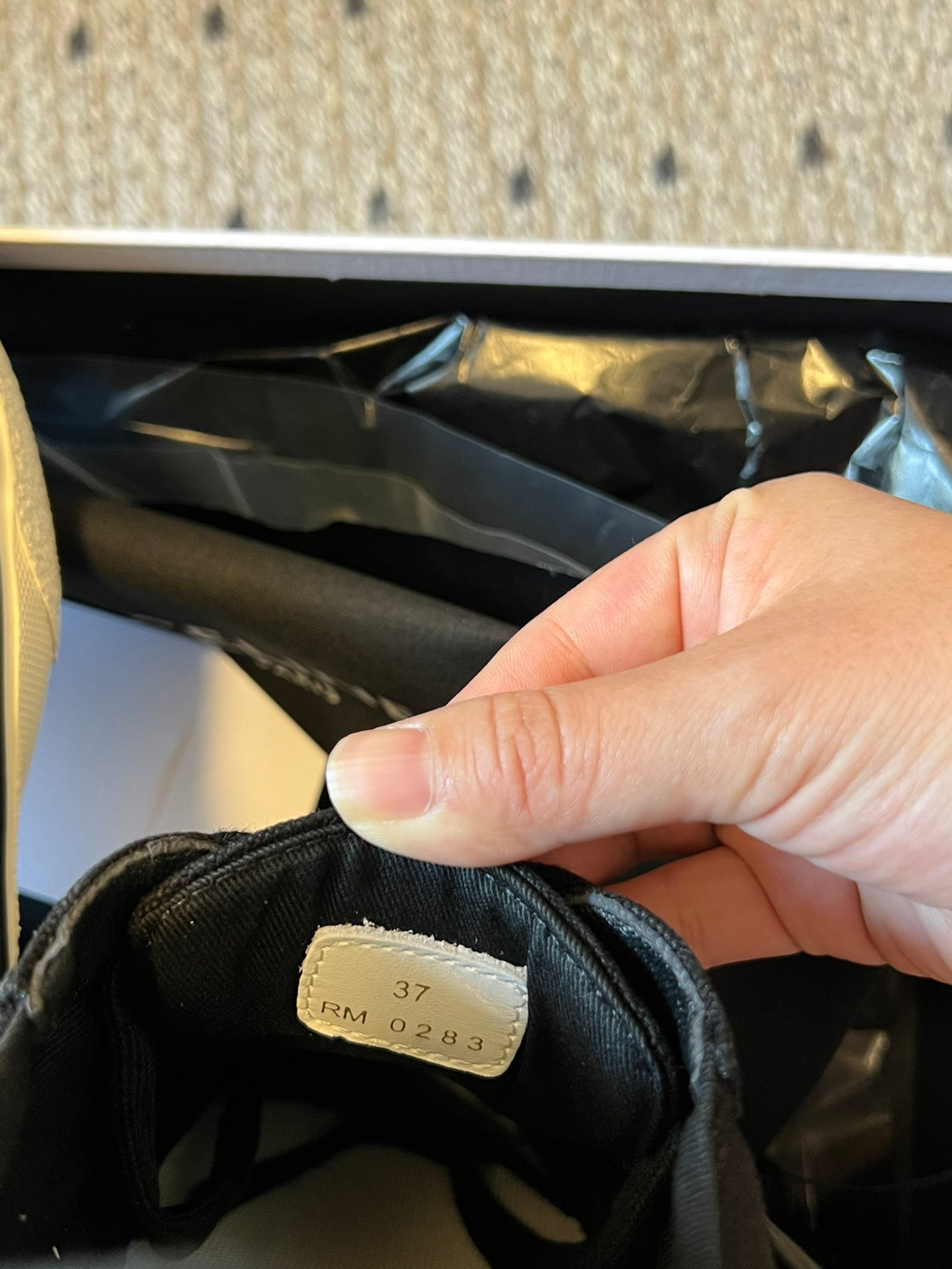 S-Sneakers