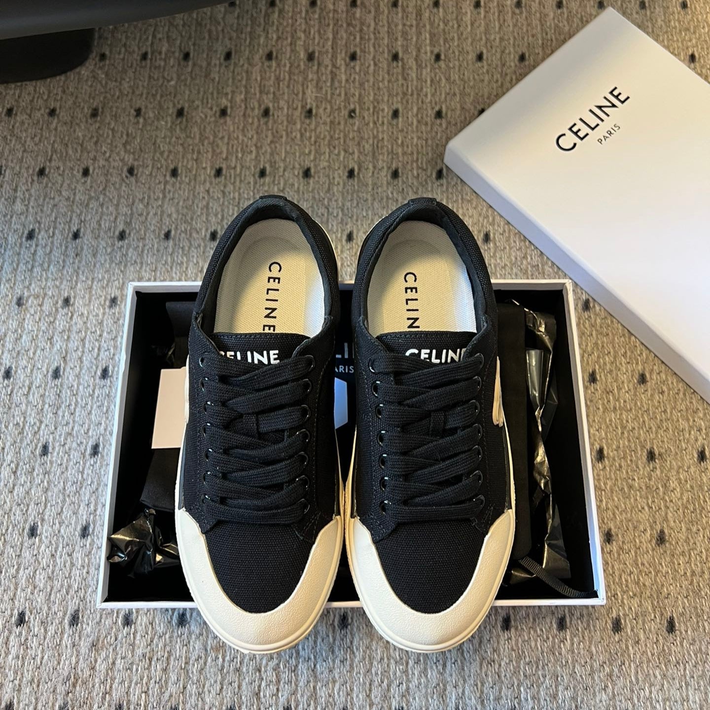 S-Sneakers
