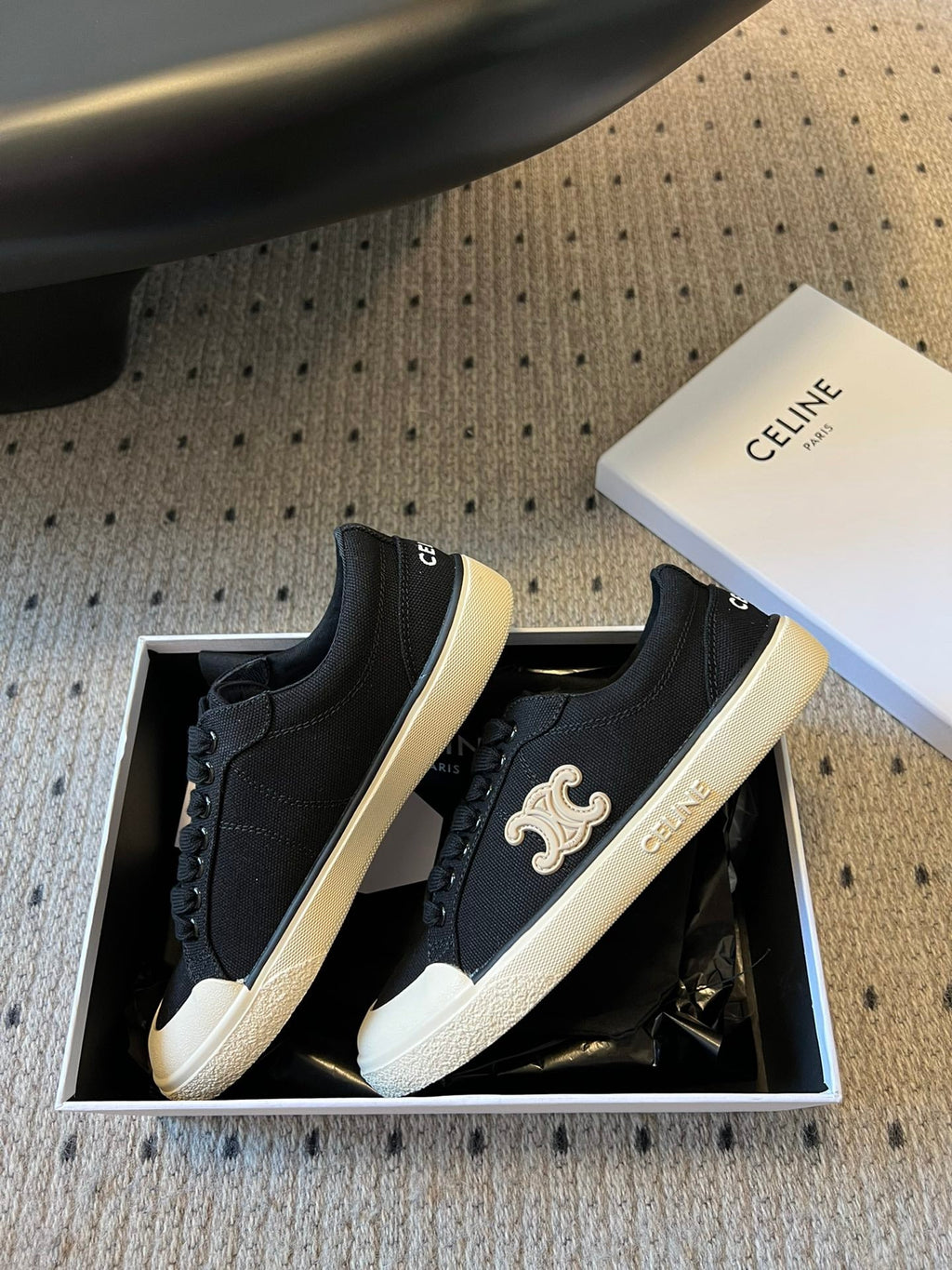 S-Sneakers