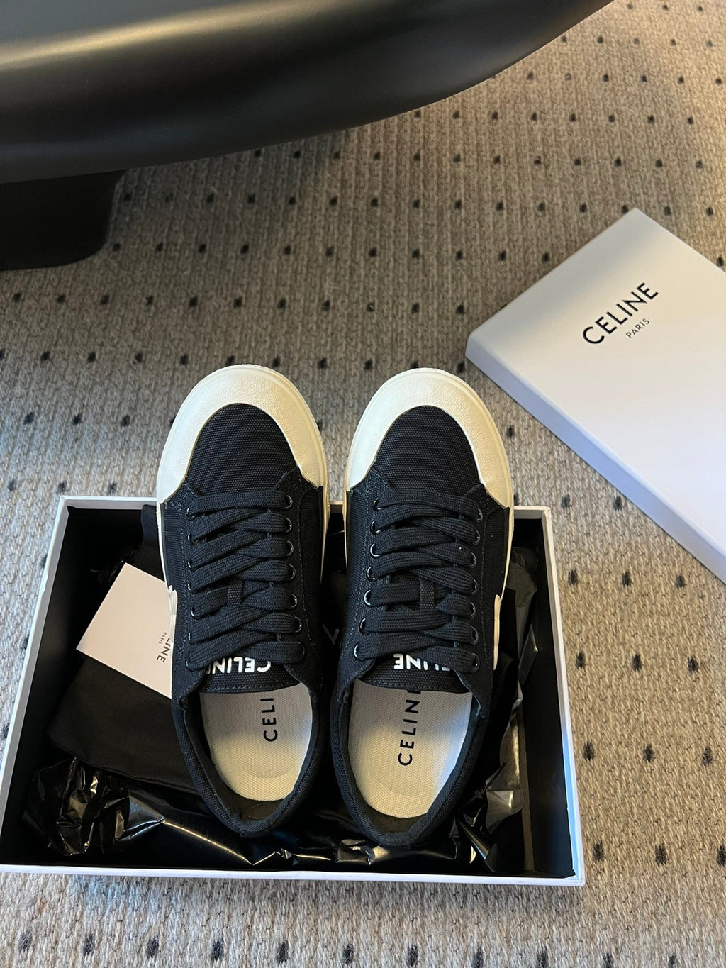S-Sneakers