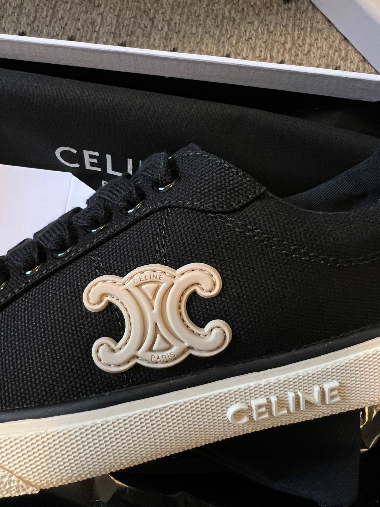S-Sneakers