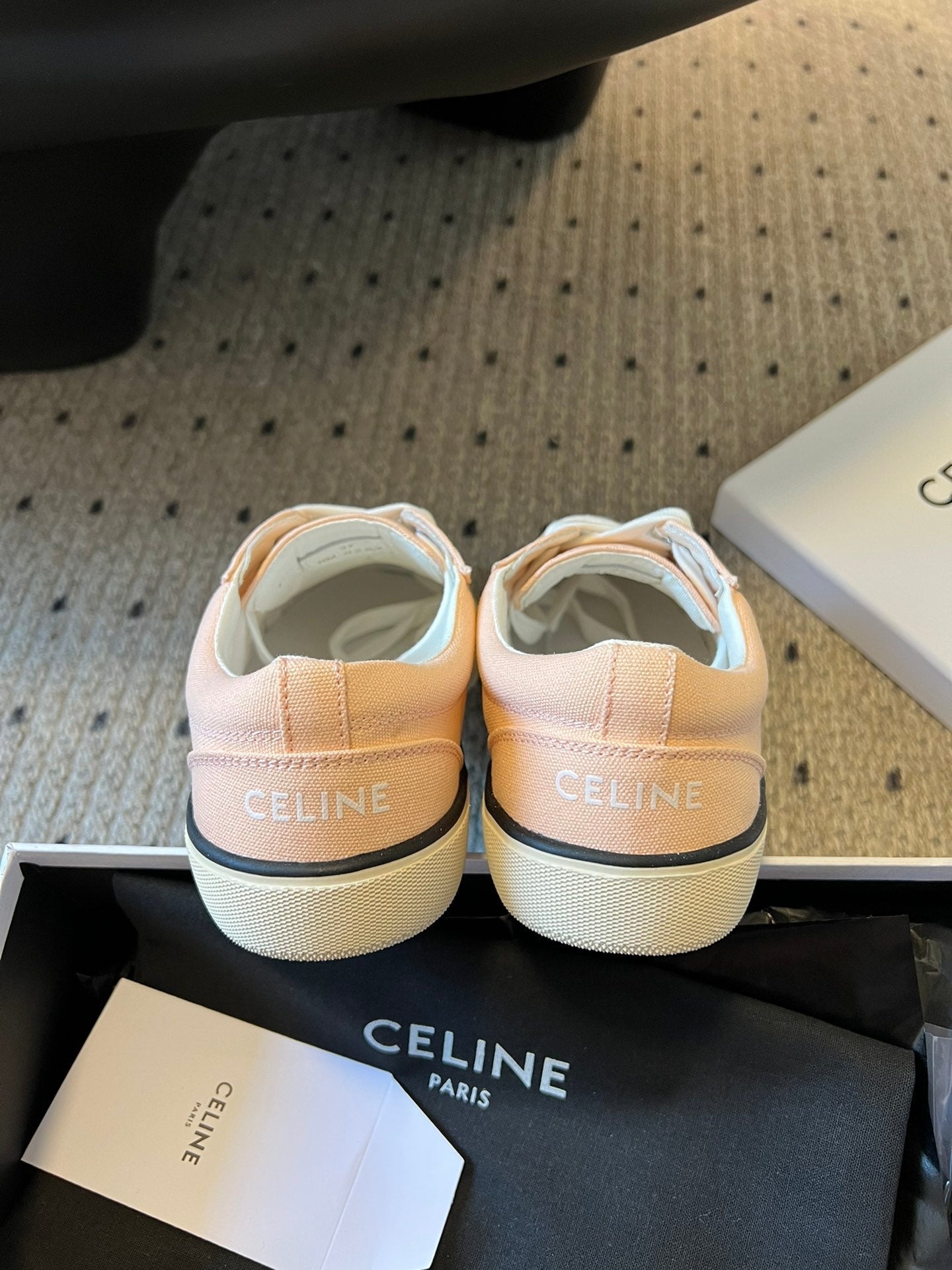 S-Sneakers