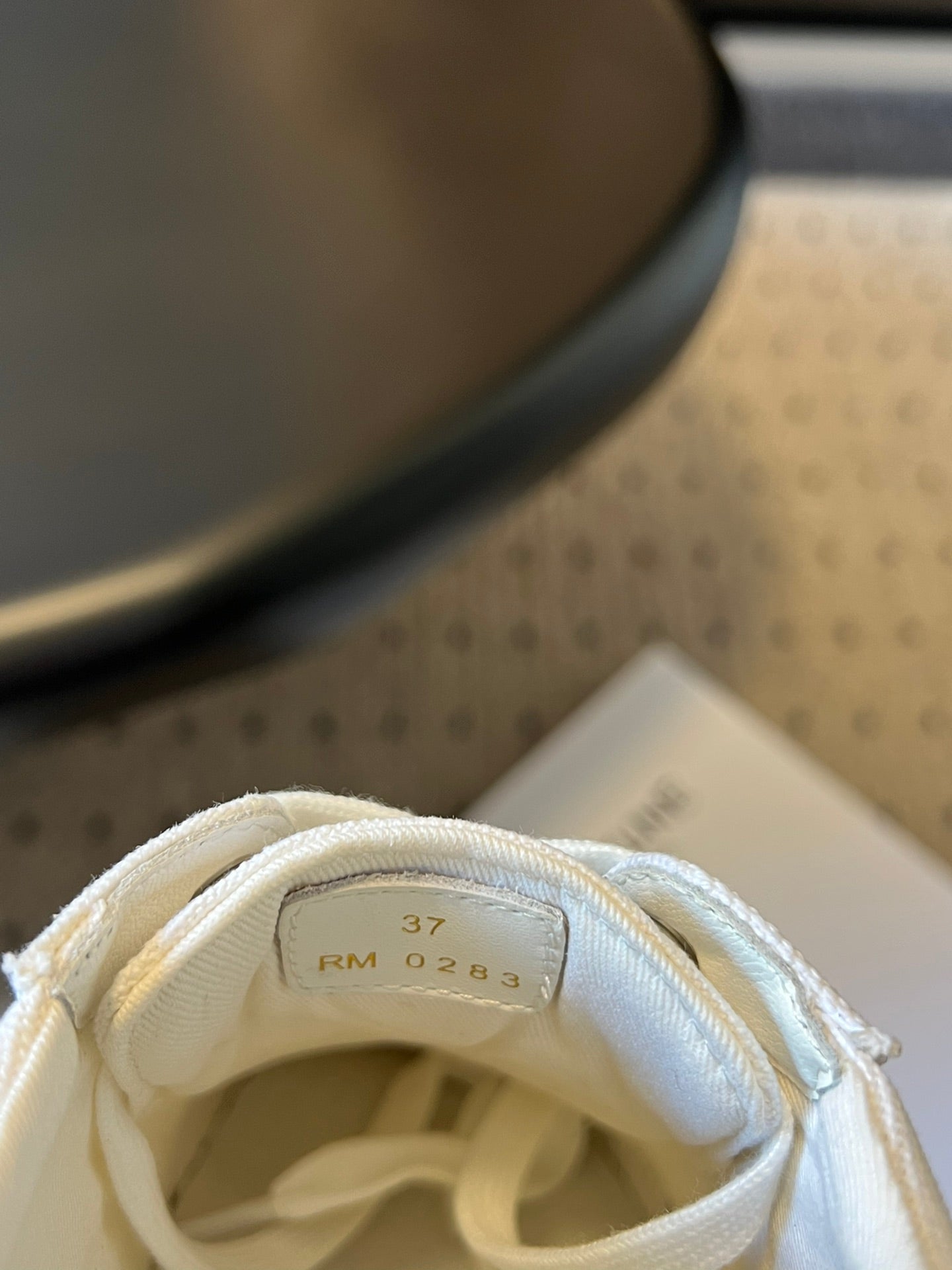 S-Sneakers