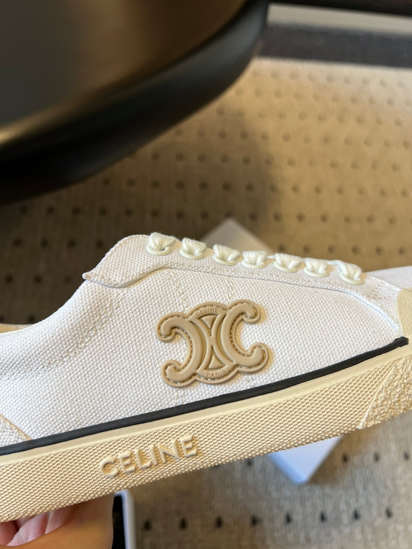 S-Sneakers