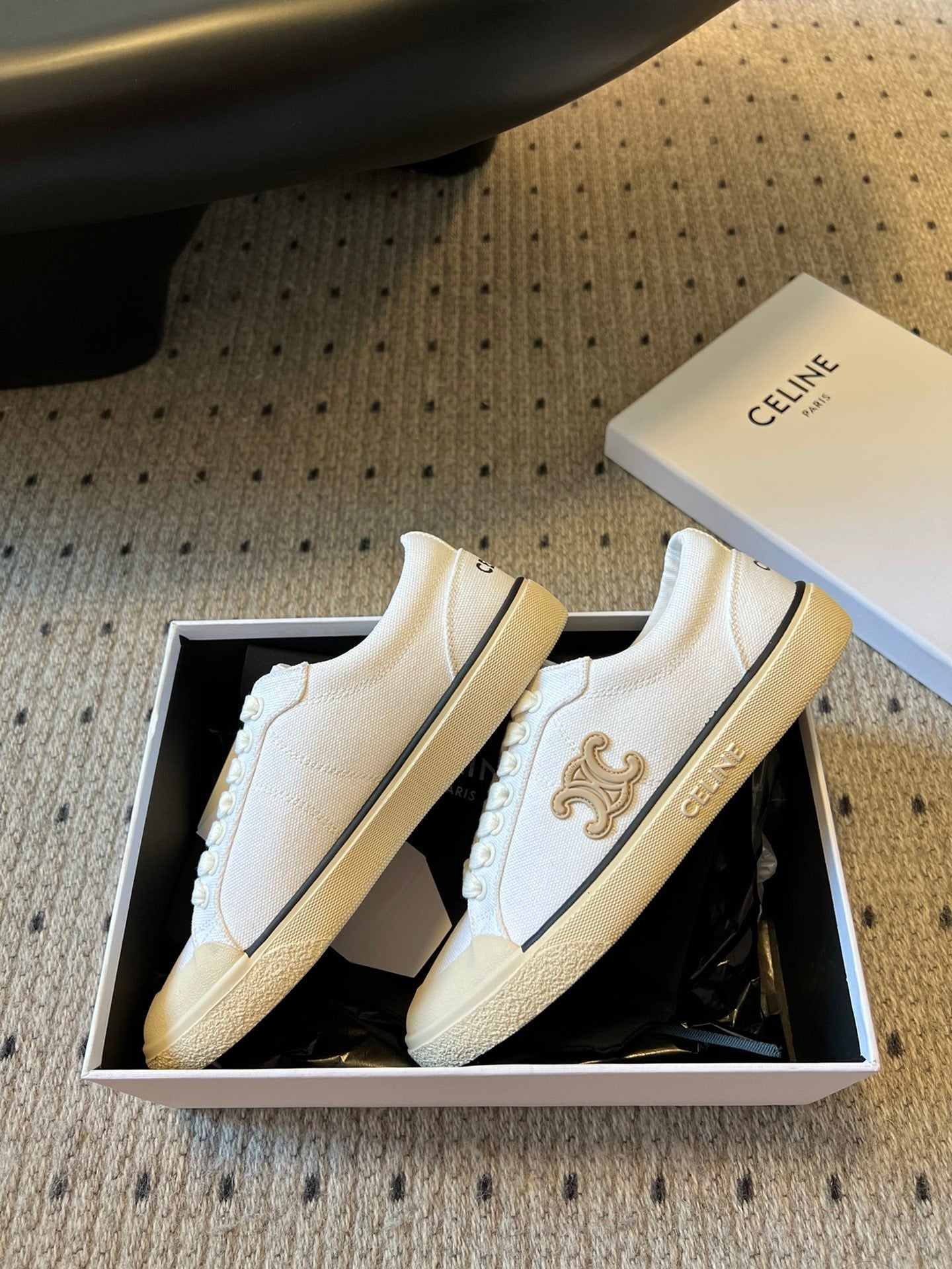 S-Sneakers