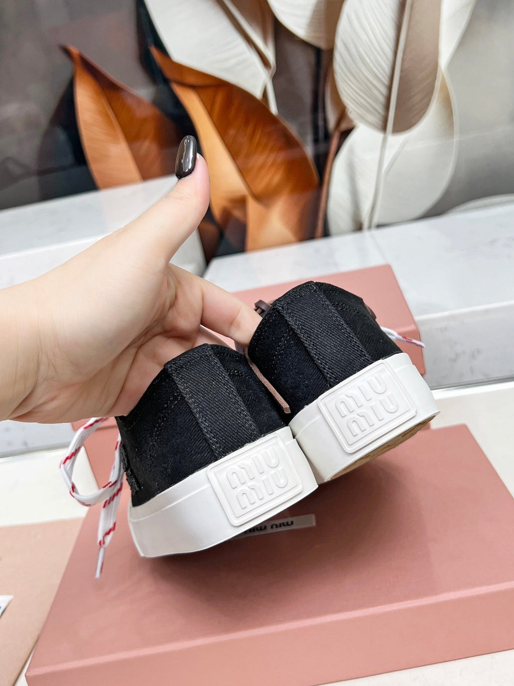 M-Sneakers