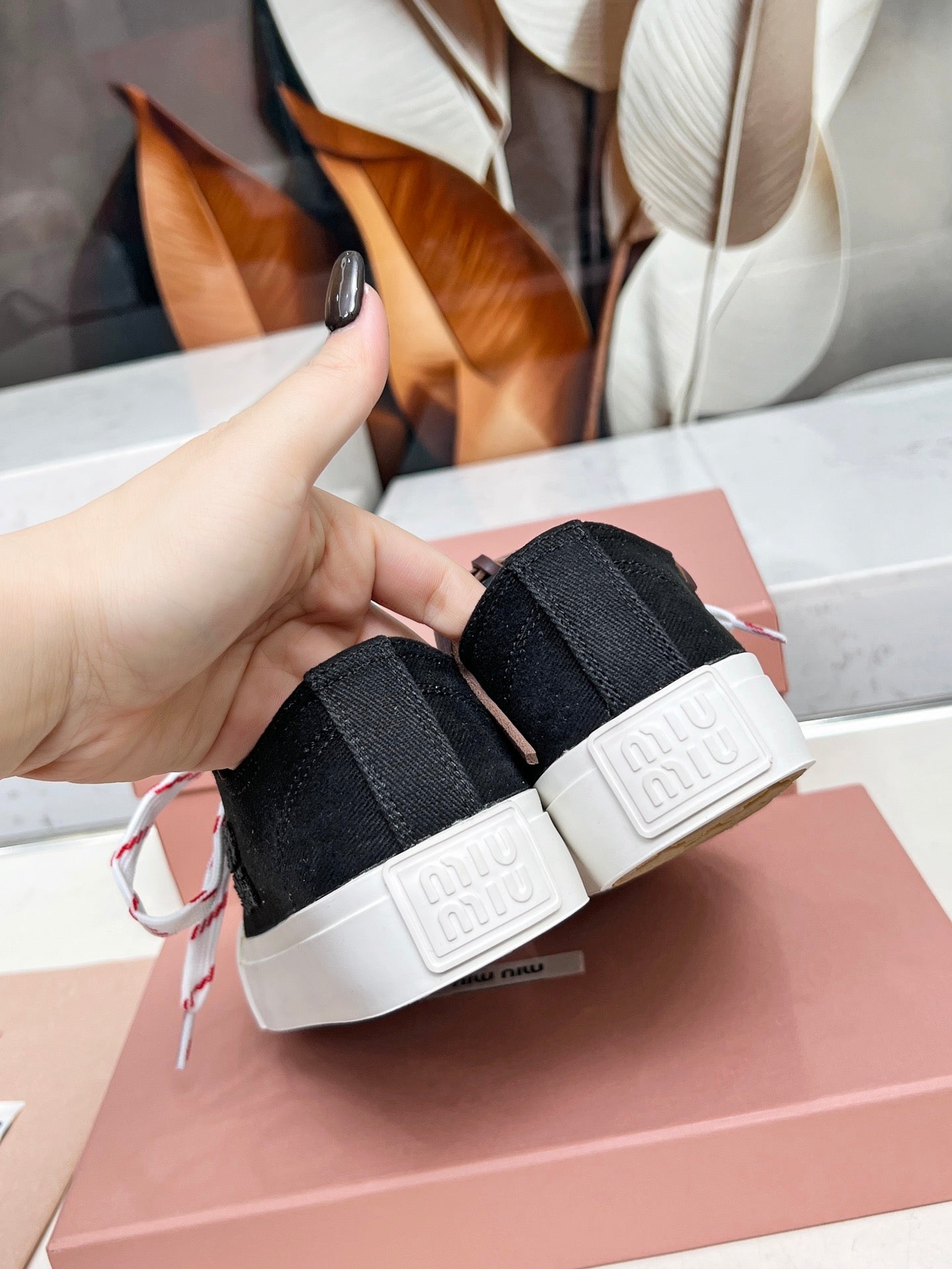 M-Sneakers