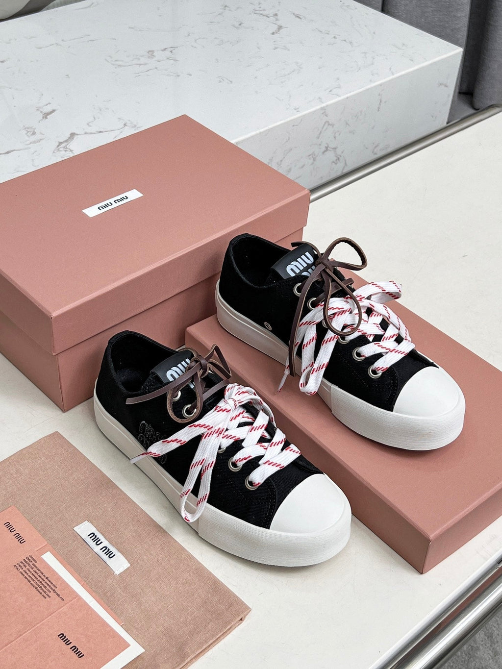 M-Sneakers