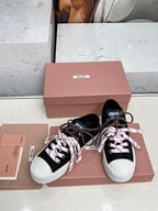 M-Sneakers