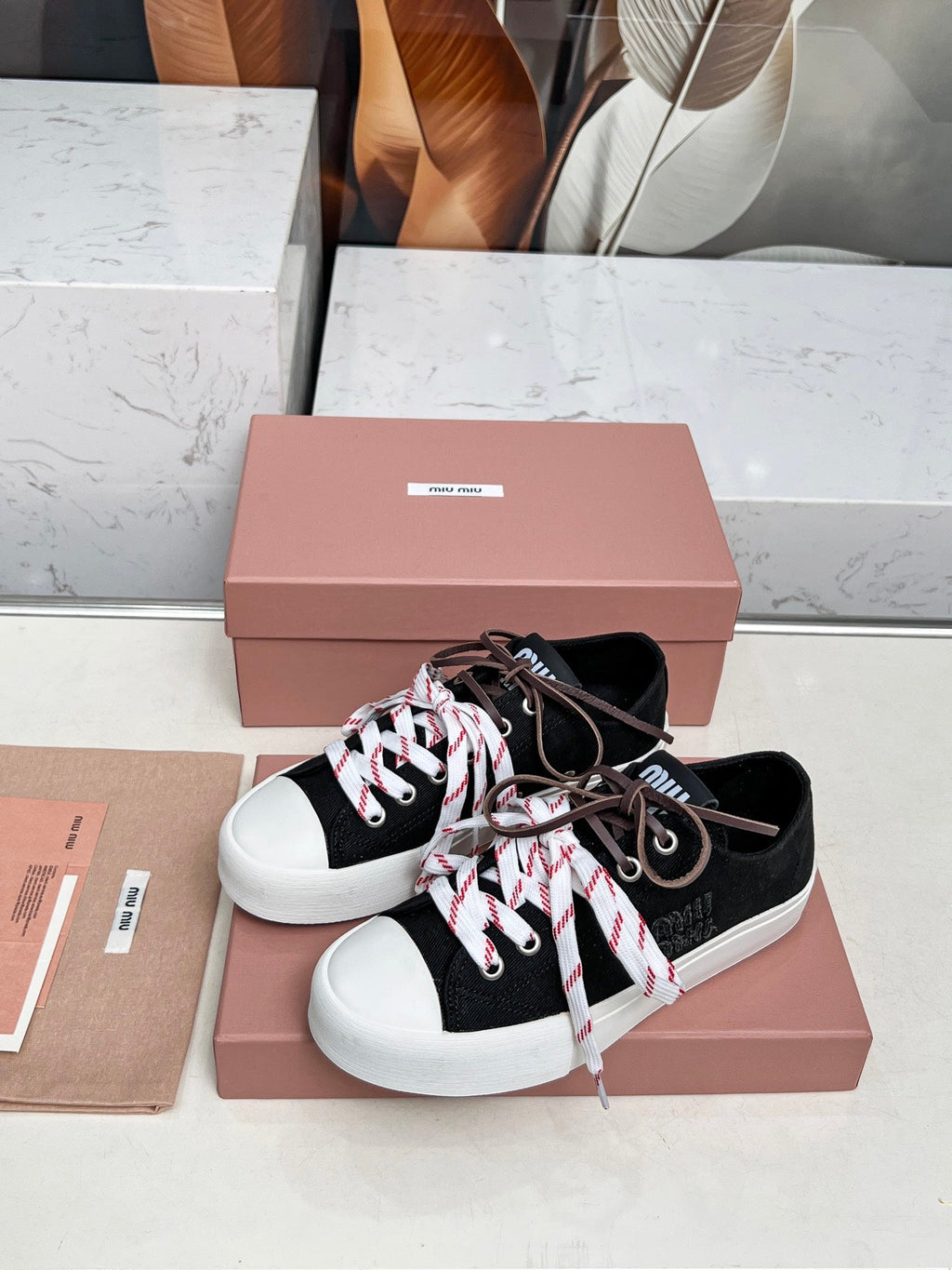 M-Sneakers
