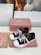 M-Sneakers
