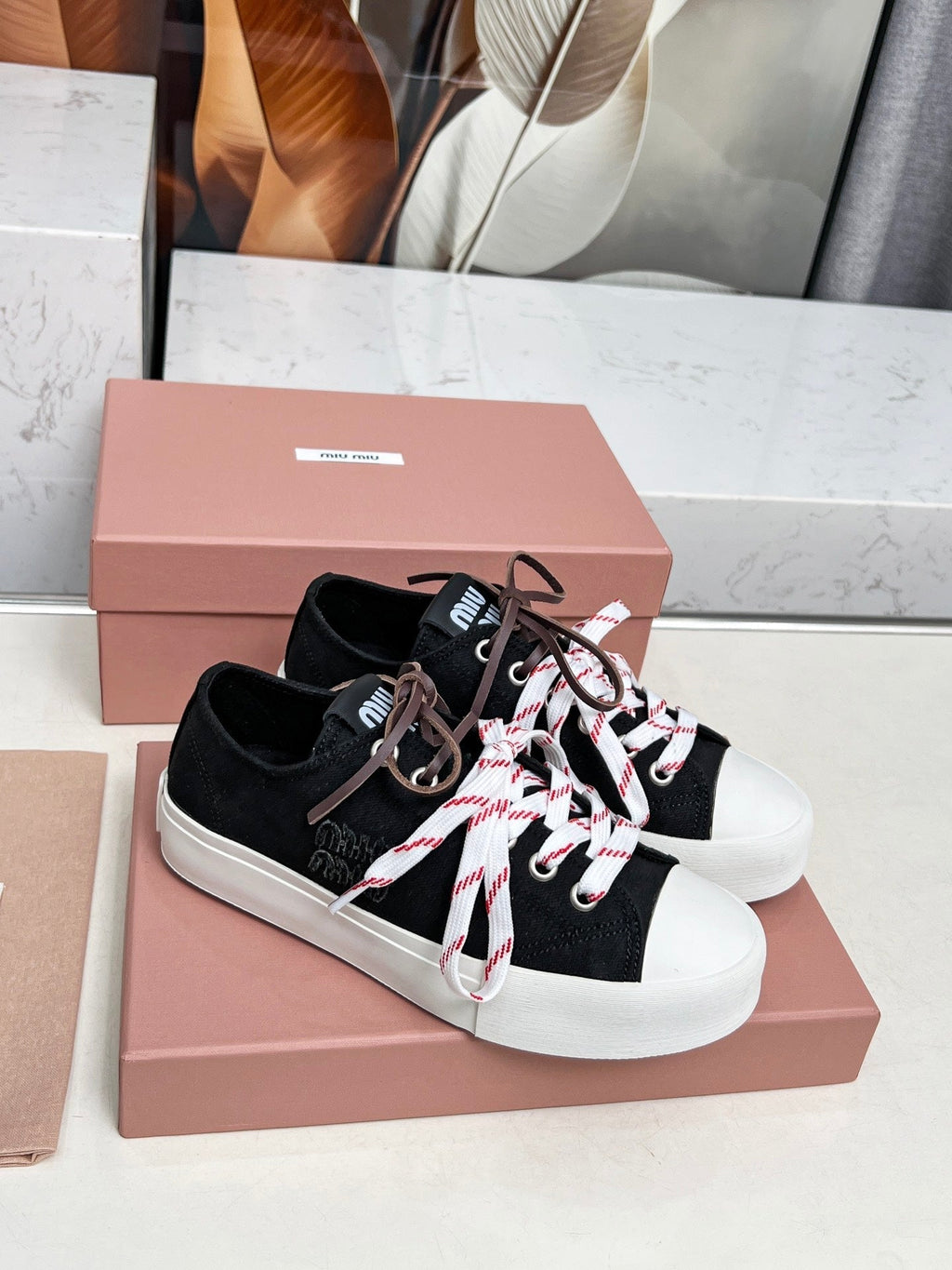 M-Sneakers