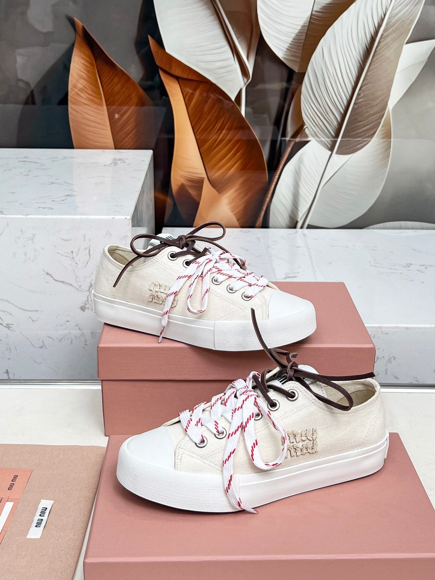 M-Sneakers