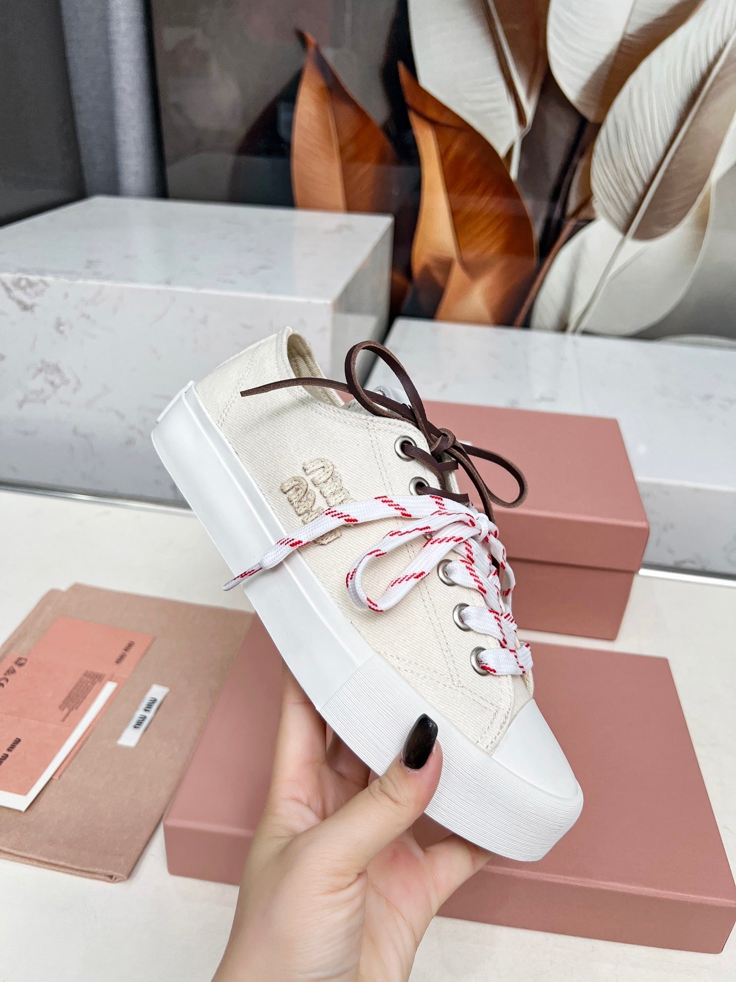 M-Sneakers