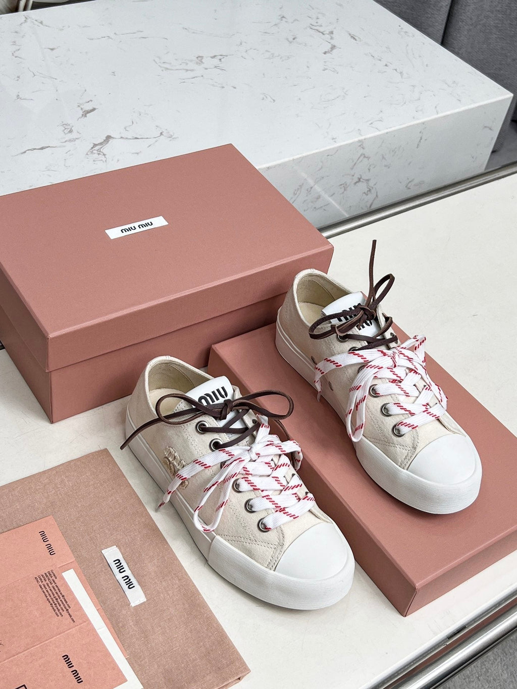 M-Sneakers