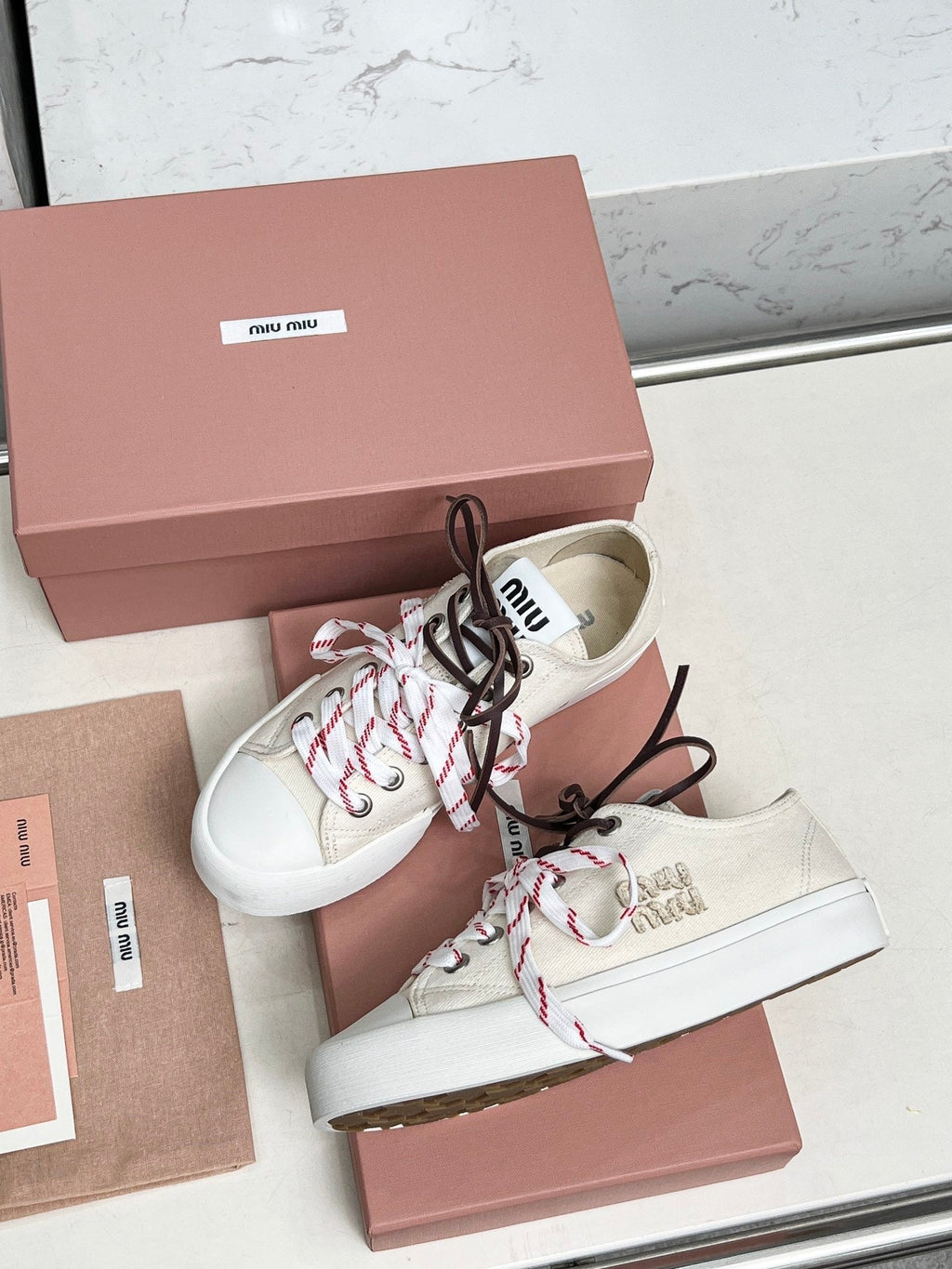 M-Sneakers