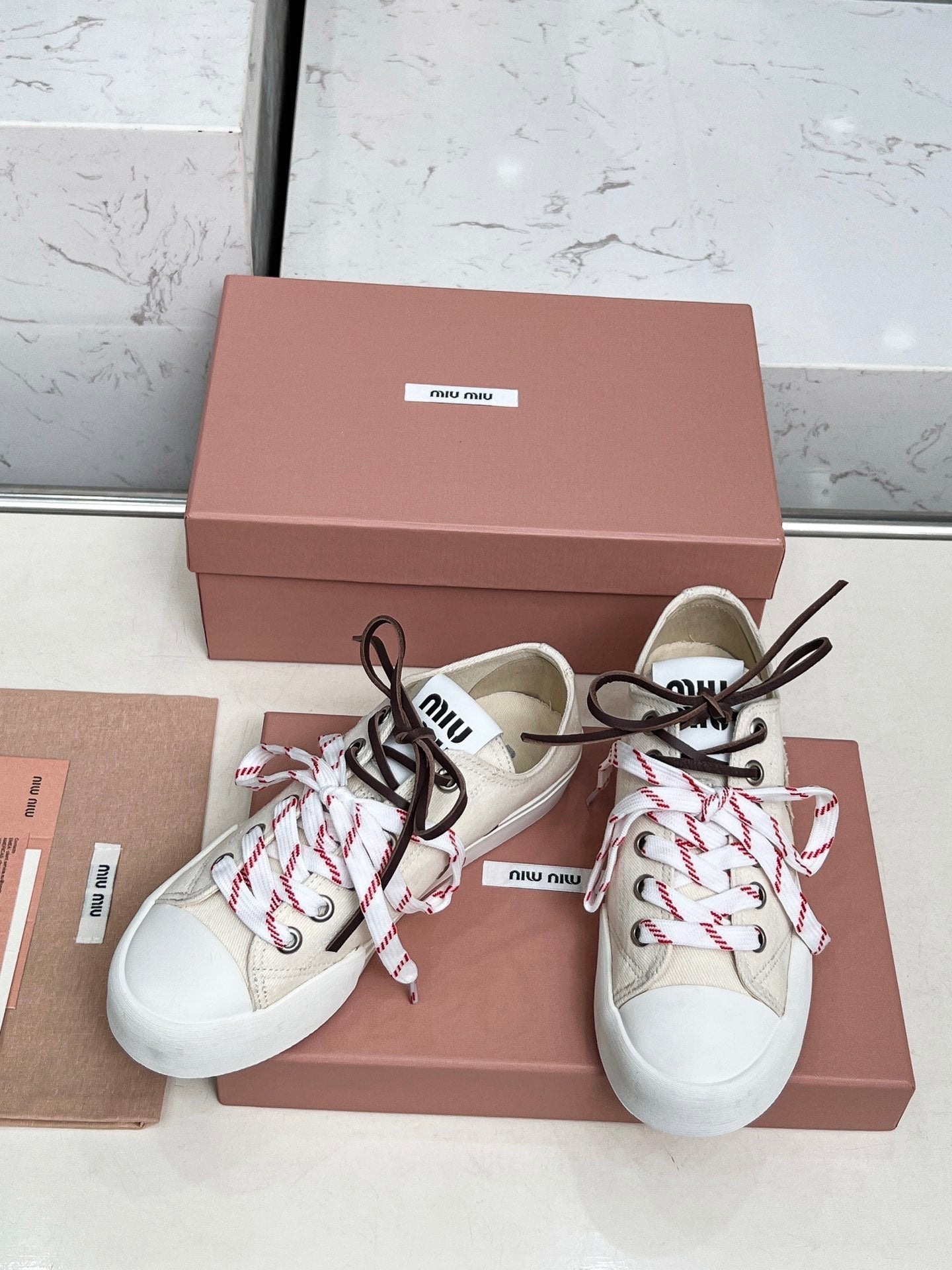 M-Sneakers