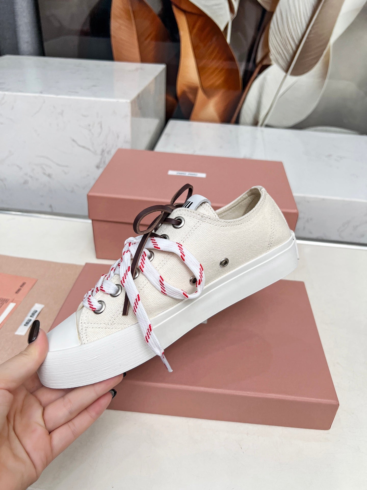 M-Sneakers