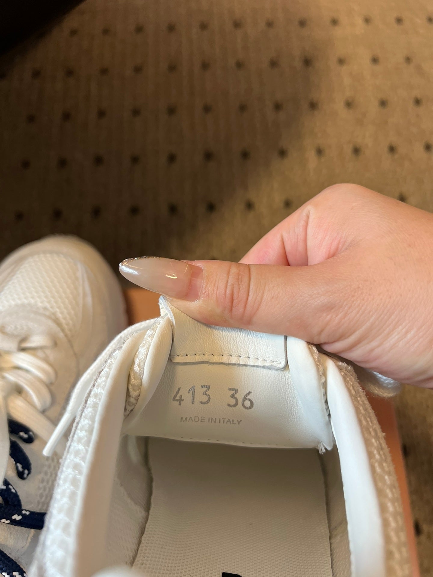 M-Sneakers