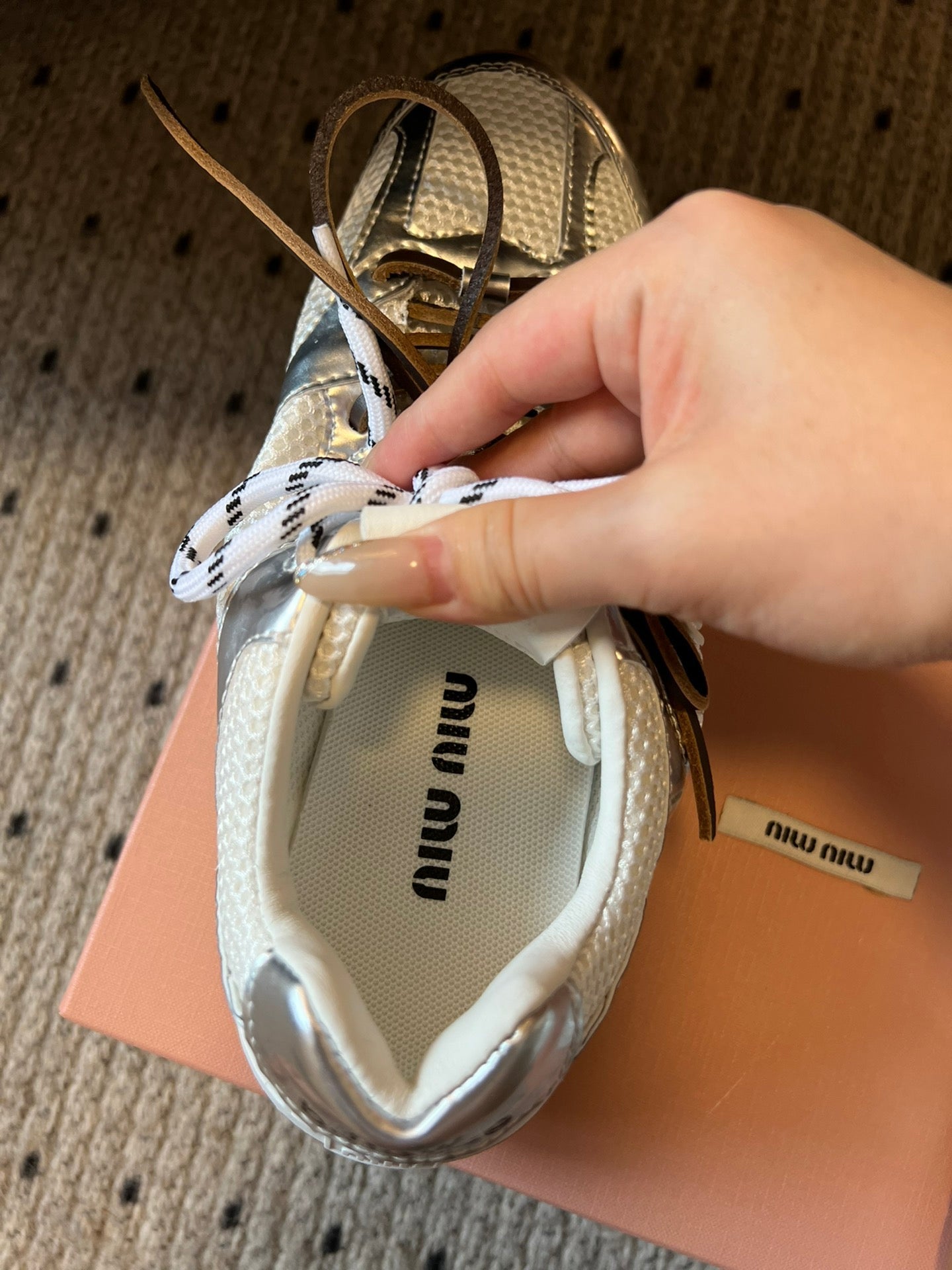 M-Sneakers
