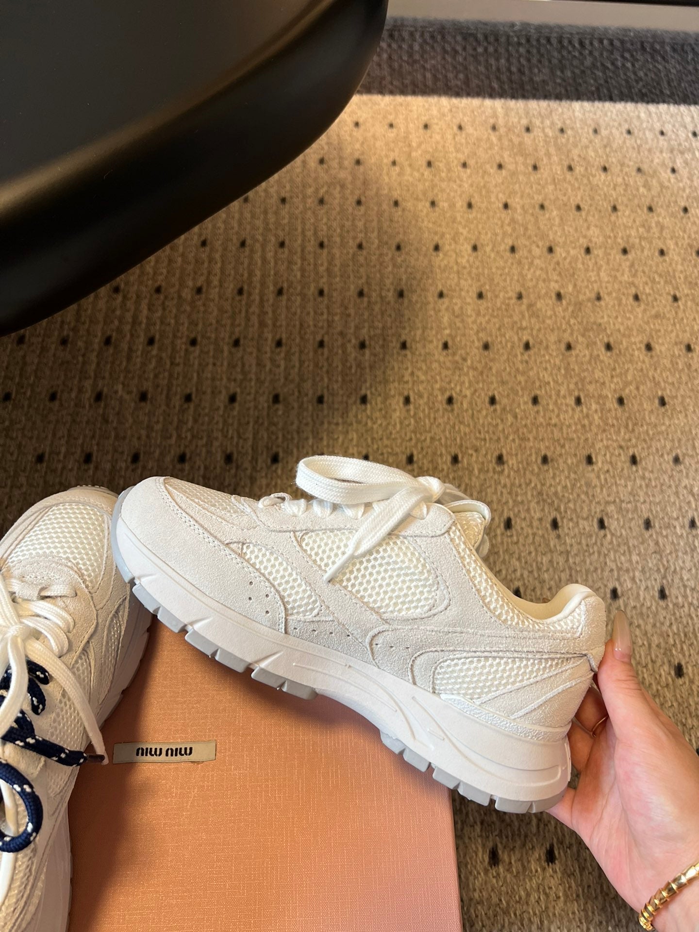 M-Sneakers
