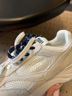 M-Sneakers