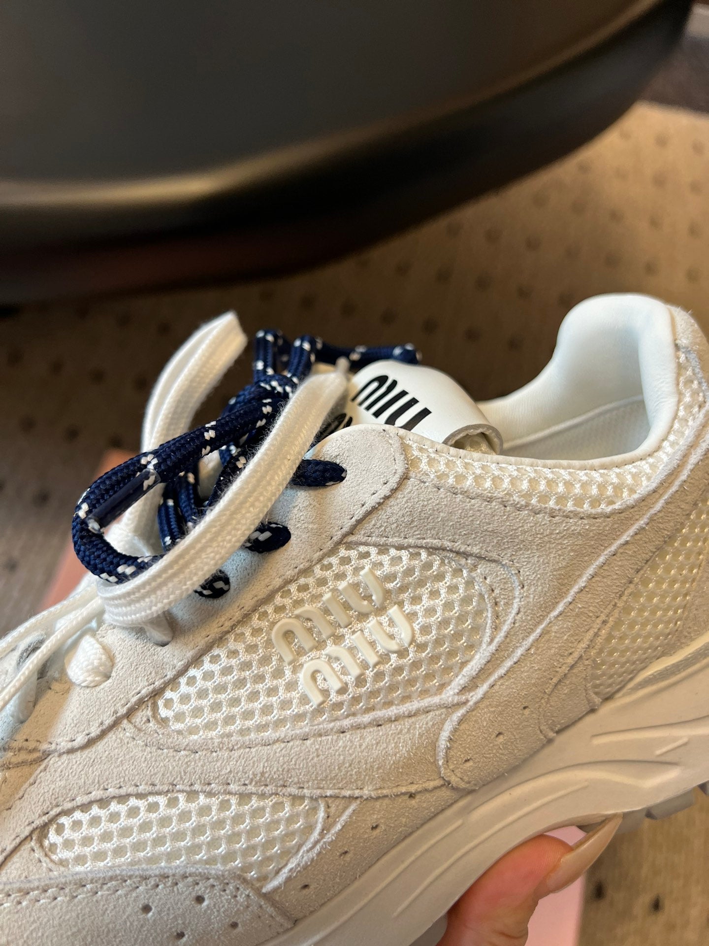 M-Sneakers